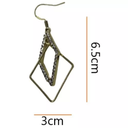 Aretes En Forma De Triangulo con Piedras Blancas