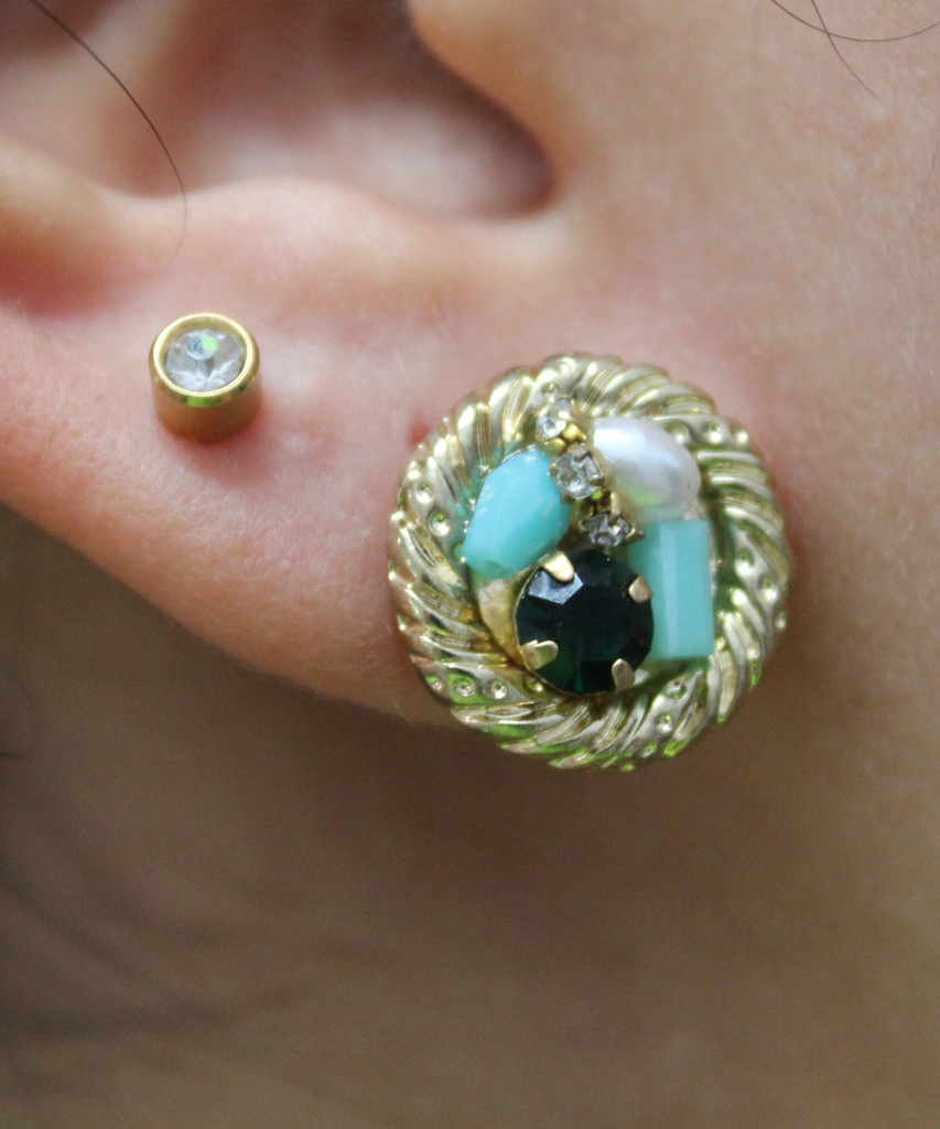 Pendiente Dorado Con Piedras Verdes